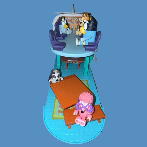 BLUEY Heeler Jeep - Cabana Pool - 3 in 1 Airplane Resort Figures Accessories - Picture 9 of 15